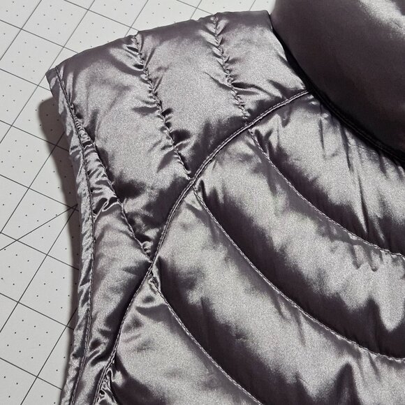 Bernardo Woman's Goose Down Puffer Vest Large Silver Shiny Gunmetal Chic Stylish - Picture 11 of 12
